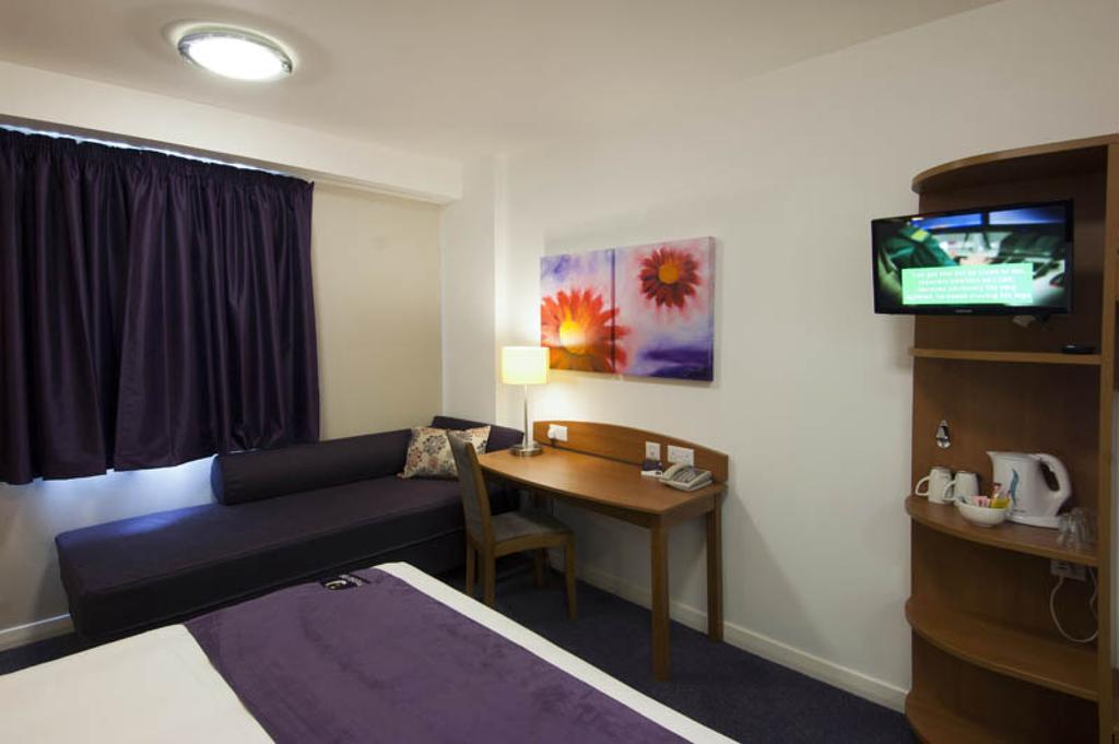 Comfort Inn Kensington London Exterior photo